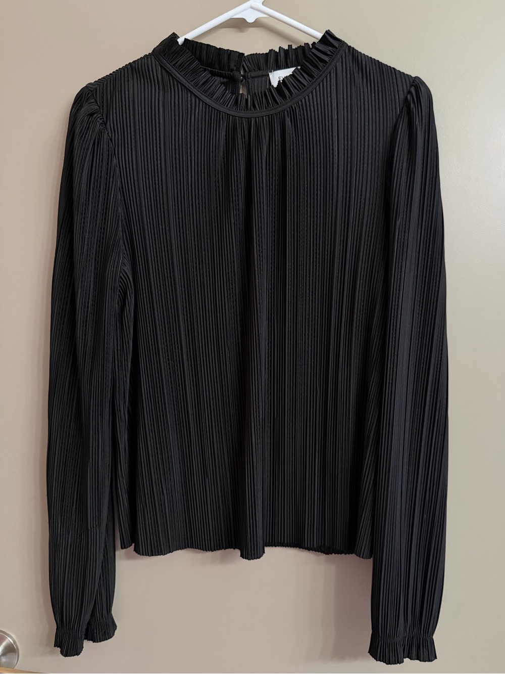Evereve Whit Plisse Long Sleeve Pleated Blouse
